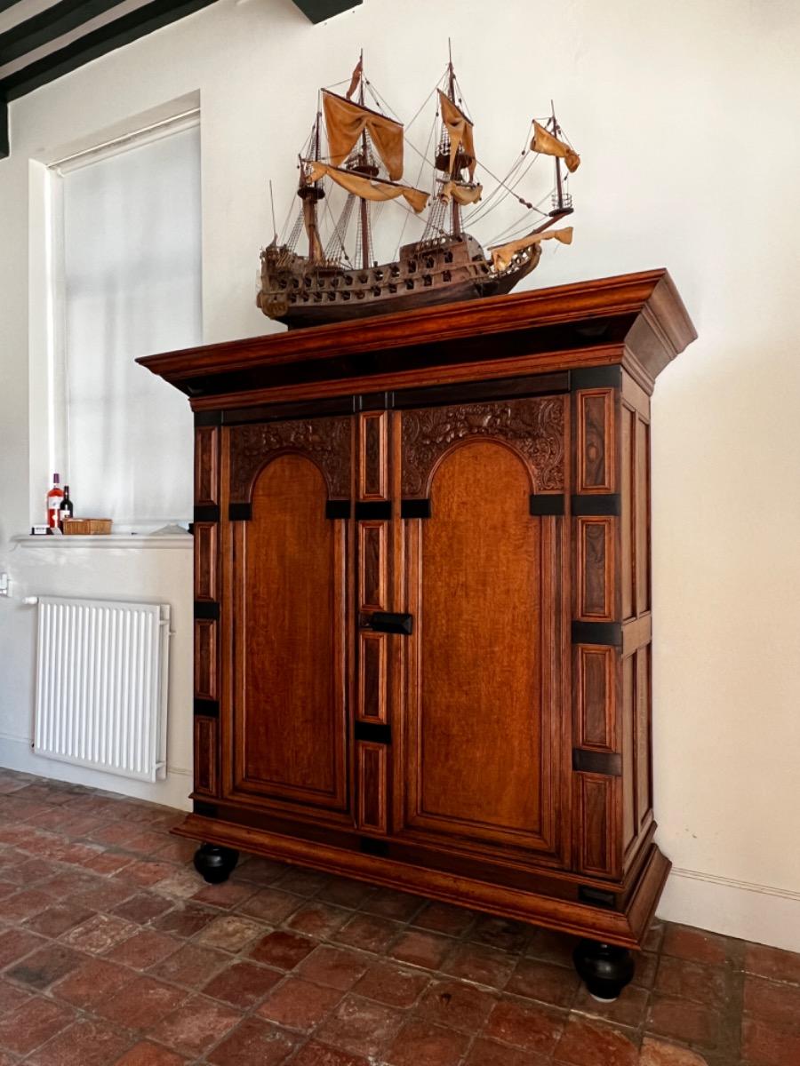 Poortkast circa 1700 met palissanderhout